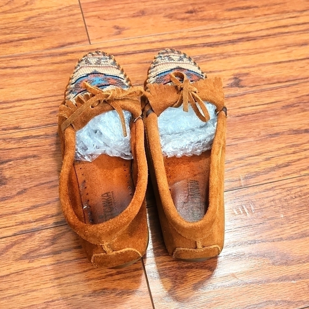 Minnetonka Women's Kilty Hardsole Moccasin - Picture 3 of 6
